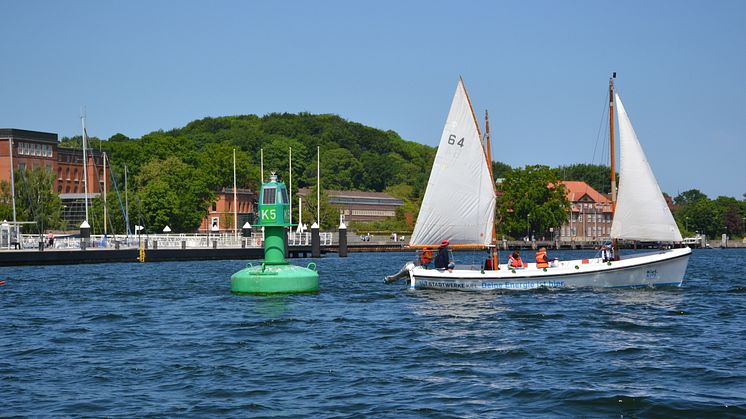 Beim Segelprojekt "Wetterfest" können die Teilnehmer*innen unter anderem Kuttersegeln