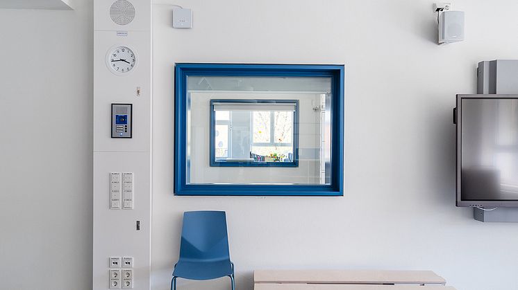 Bild 3_Mediensäule von Hager in der Grundschule Graßlfing_1200x900px