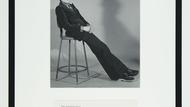Martha Wilson, A Portfolio of Models, The Professional, en serie av sex fotografier och text, 1972/2012, 51 x 36 cm 