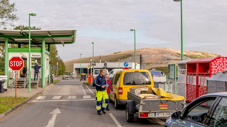 Anlieferung von Wertstoffen auf dem Recyclinghof Eberswalde, Foto: Torsten Stapel