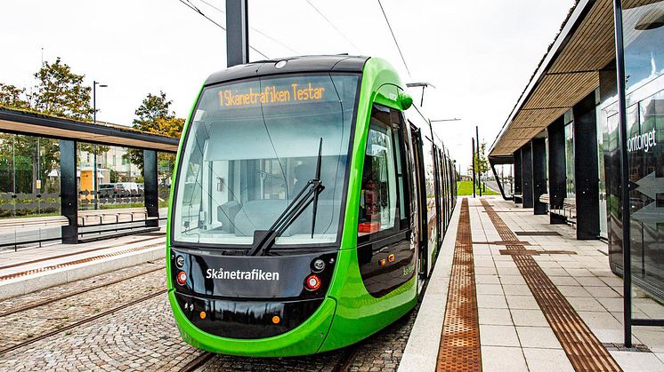 Spårvagnen Åsa-Hanna testkörs i Lund med stop vid hållplatsen Ideontorget. Bild: Kristina Strand Larsson 