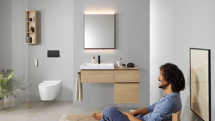 2023_Geberit AquaClean Sela mat_iCon_with person_1