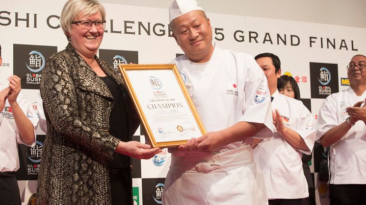 Chef Jun Jibiki du Japon sacré champion lors de la Grande Finale du Global Sushi Challenge à Tokyo