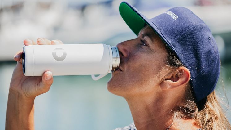 Dee Caffari, Bluewater brand ambassador and around the world alone sailing champion sportswoman, opposes single use water plastic bottles, preferring Bluewater’s eco-friendly bottles made of stainless steel (Credit: Alina Raducea)