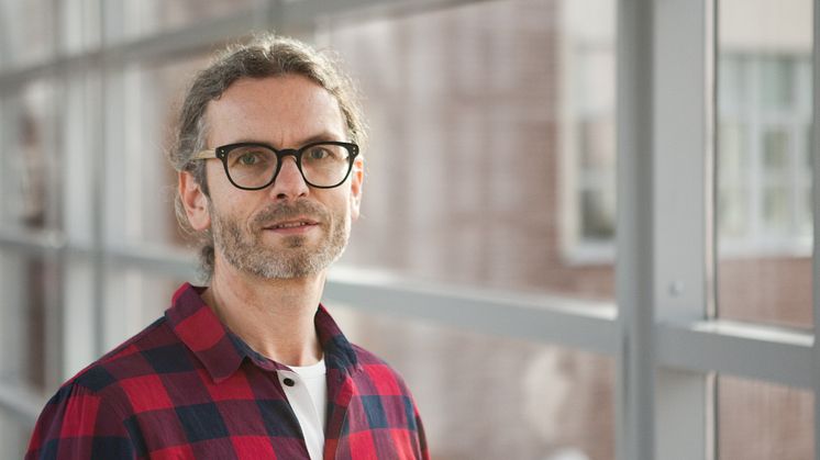Daniel Olof Wiedel, nybliven doktor som själv har 20 års erfarenhet av arbete främst inom socialtjänsten.