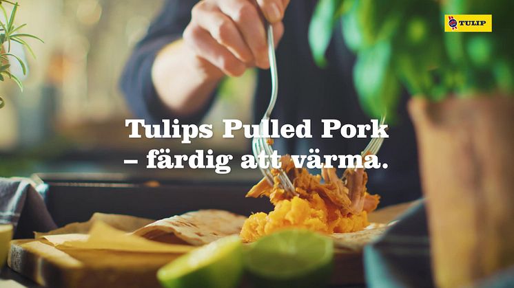 Tunnbrödsrulle med sötpotatismos och pulled pork