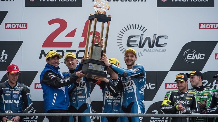 24時間の激戦を制して優勝したGMT94 Yamaha Official EWC Team