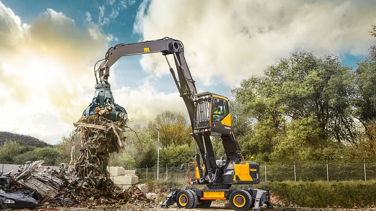 Swecon lanserar den helt nya materialhanteraren Volvo EW240E - byggd av experterna