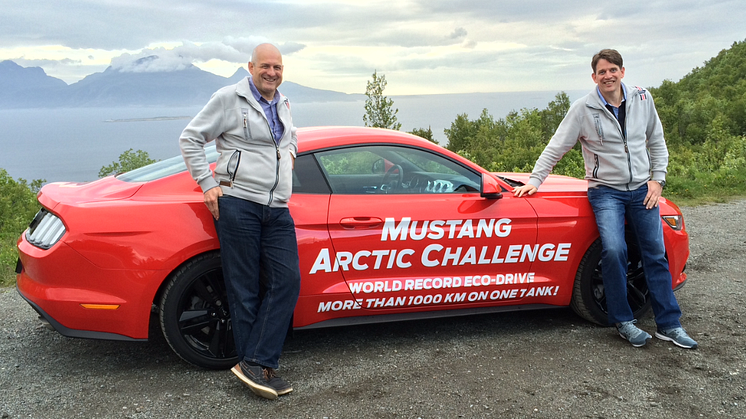 Knut og Henrik vil sette verdensrekord med sportsbilikonet Ford Mustang