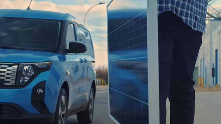 2023_FORD_E-TRANSIT_COURIER_Reveal_1x1.mp4