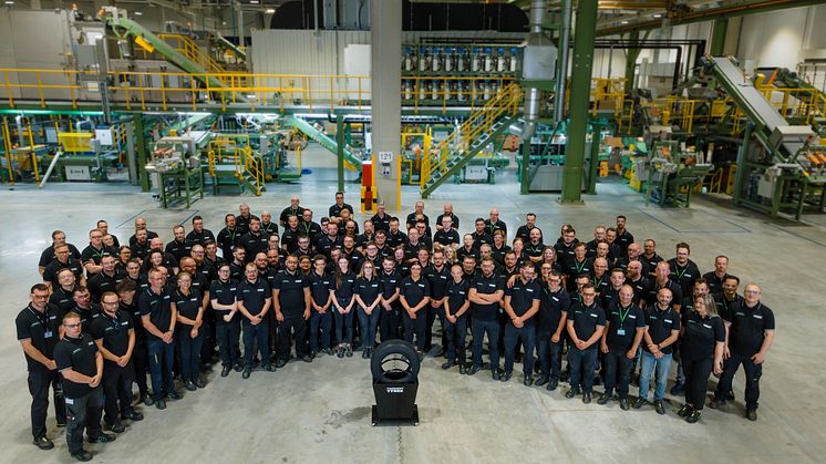 Nokian+Tyres+Romania+factory+1st+tire+06.jpg