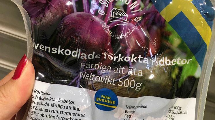Rödbetorna som förädlas i SydGrönts nya kokeri ursprungsmärks med Från Sverige.