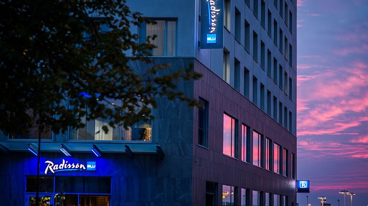 Radisson Blu Metropol & Nelly's Food Etc blir kontantfria
