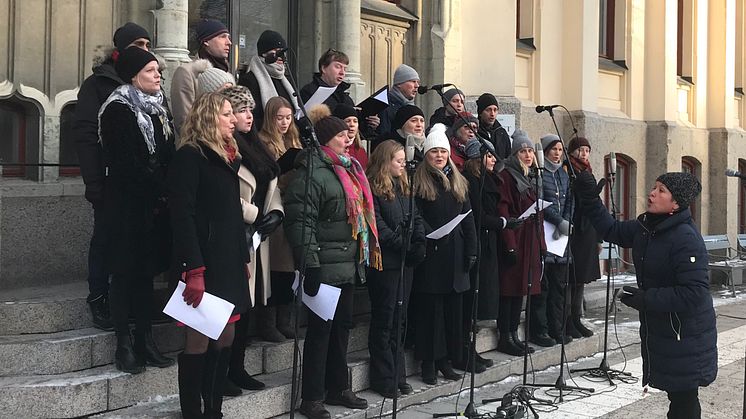I år kan man enbart ta del av Julaftonskören digitalt, pga Corona