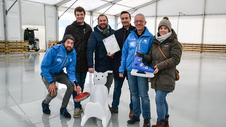 Die Macher des Stadtwerke Eisfestivals sind guter Dinge: v.li. Paul Frost, Julius Rabe, Johannes Hesse, Sönke Schuster, Thomas Hein, Kathrin Groß