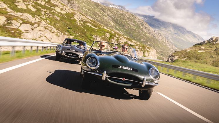 E-type 60 Collection-modeller deltok i den 1 640 km lange reisen fra Coventry for å markere 60-års jubileet for den ikoniske lanseringen i Sveits