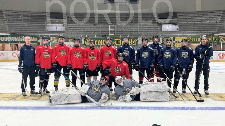 De nya eleverna på TBS Umeås Hockeygymnasium, som drivs i samarbete med Tegs SK Hockey, hade en upptaktsträff i förra veckan där de bland annat körde ett ispass.