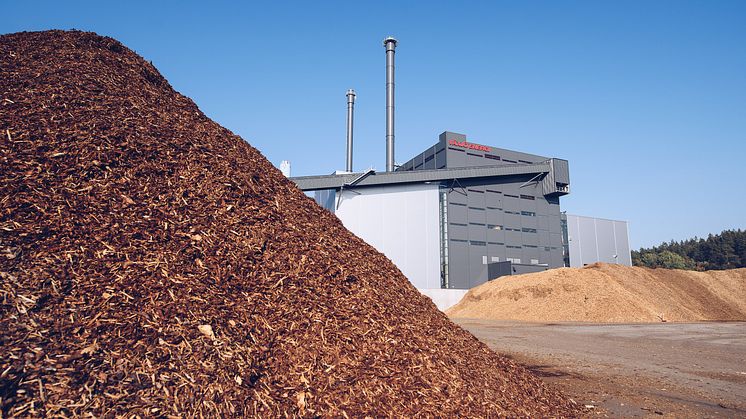 På Växjö Energi tas restprodukter från skogen till vara för att producera förnybar el och värme. Foto: Jonas Ljungdahl