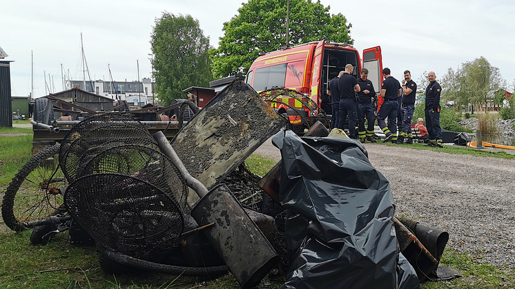 Lite av tidigare års skrot som plockades upp ur Mälaren.