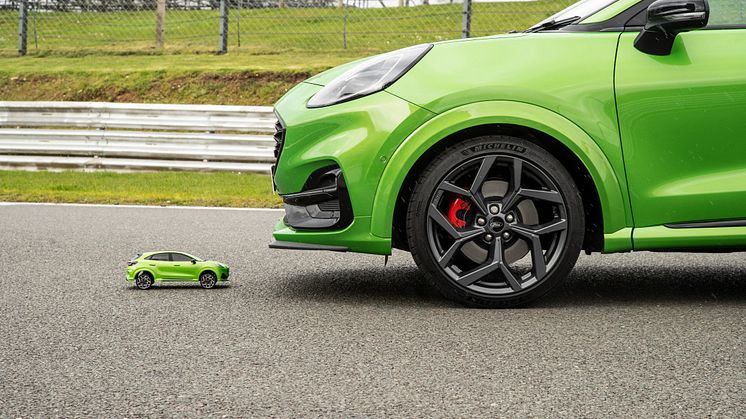 Replika Pumy ST v měřítku 1:10 dosahuje maximální rychlosti až 80km/h