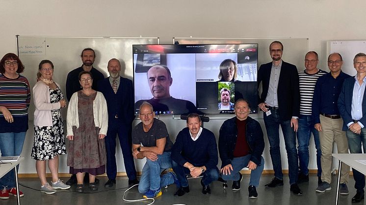 Forskarteamet bakom projektet SESAM där företagen Alfa Laval, Adaxis, Procada, Voestalpine Böhler Welding och EIT Manufacturing North medverkar. Foto: Högskolan Väst.