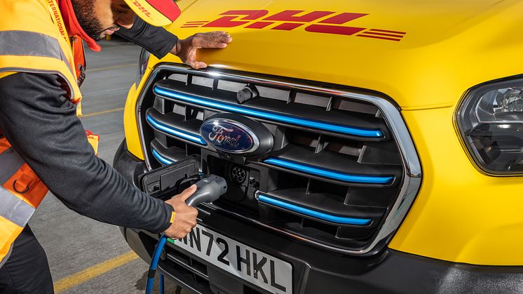 DHLExpress_Ford-E-Transit_04