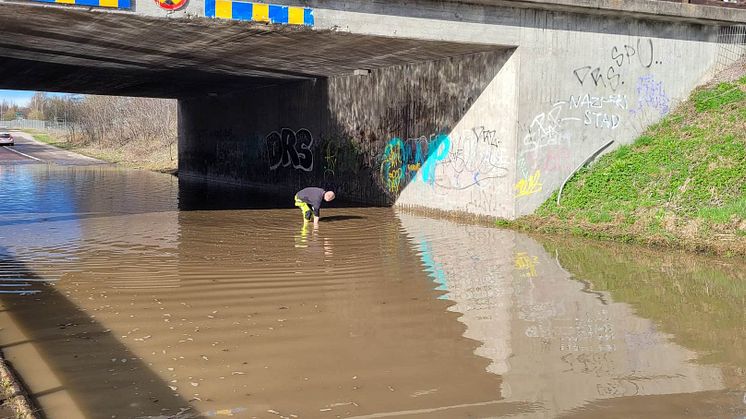 Stor vattenläcka i Gävle – boende i Sätra uppmanas till sparsamhet