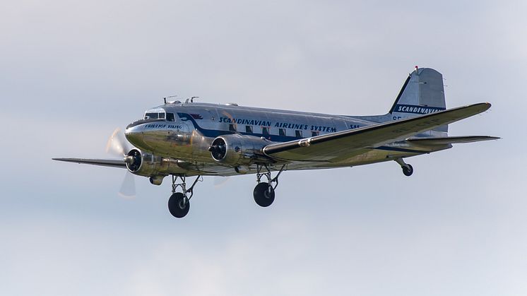 Douglas_DC3_-Daisy-8050_-foto_Ragnhild_&_Neil_Crawford - CC-BY-SA-2.0.jpg