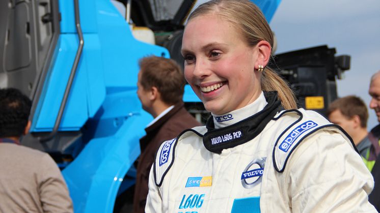 Karin Olsson - världens snabbaste hjullastarförare