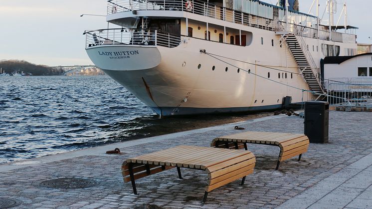 Riddarholmen bänk, design Andersson & Jönsson för Nola. 