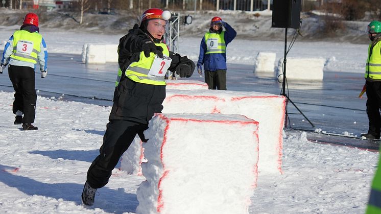 Hårda fighter när SM i Yukigassen startade i Luleå 
