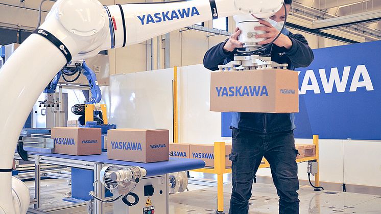 Yaskawas MOTOMAN HC20DTP kombinerar industriell styrka och snabbhet med enkel hantering och skyhöga säkerhetskrav i närkontakt med operatören.