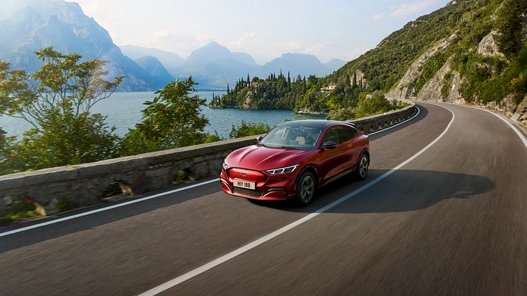 Ford bakker op om et 100 % elektrisk bilsalg fra 2035