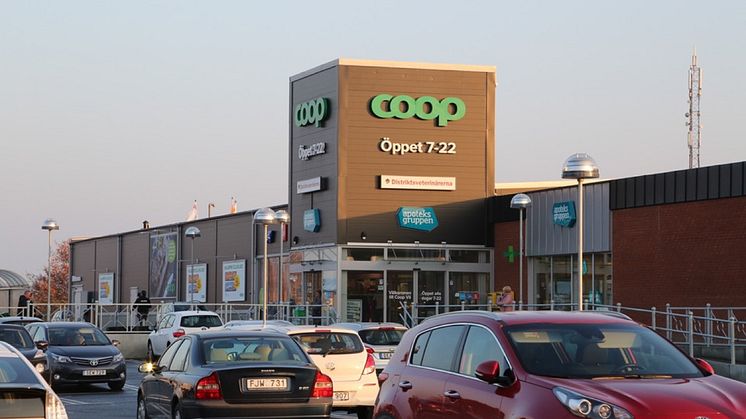 Skåneporten köper stadsdelscentret i Vä, Kristianstad. Säljare är Coop - som blir hyresgäst och har skrivit på ett långt avtal.
