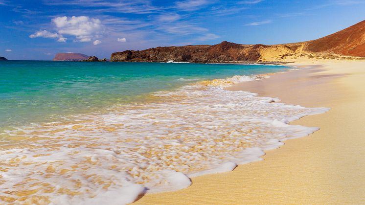 En dag med sol och bad på Playa de las Conchas på ön La Graciosa är svårt att motstå. Foto: Canary Islands Tourism.
