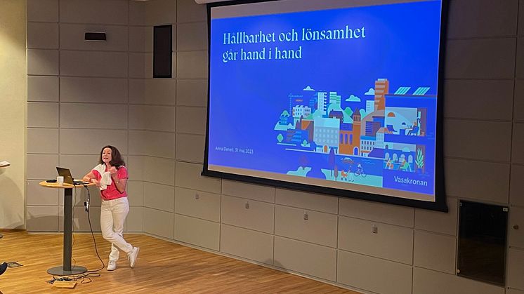 Vasakronans hållbarhetschef Anna Denell, redogjorde för hur hållbarhetsarbete blir lönsamt.