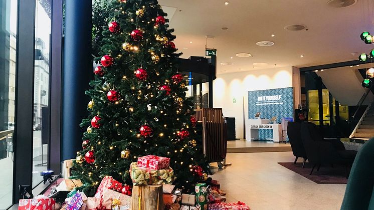 Insamling av julklappar på Clarion Hotel Sign i Stockholm.