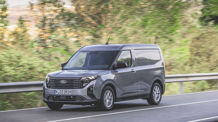 Transit Courier Solar Silver (2)