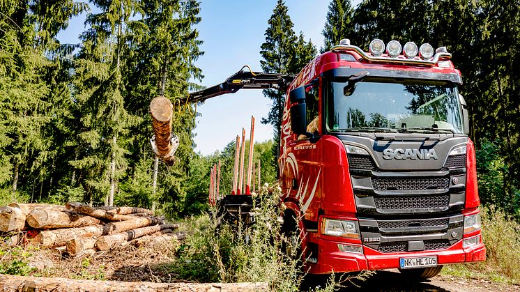 Unterwegs in den Wäldern im Südwesten Deutschlands: Uwe Engraf benötigt für seine Touren ein Maximum an Leistung, Durchzugskraft und Traktion. Das bietet nur der Scania V8.