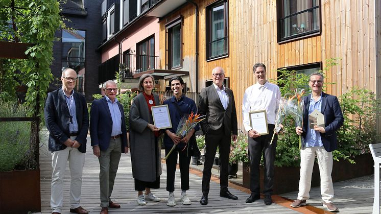 På plats för att ta emot pris och diplom var Hanna Palmgren, arkitekt och Naseer Nasiri, handläggande arkitekt för genomförandefasen av bostadskvarteret samt Bonavas utvecklingschef Kim Hultén.