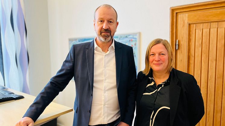 På bild från vänster: Johan Hultgren och Ewa Rodenfelt