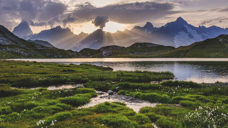 Abkühlung gefällig? Die 12 schönsten Bergseen der Schweiz.
