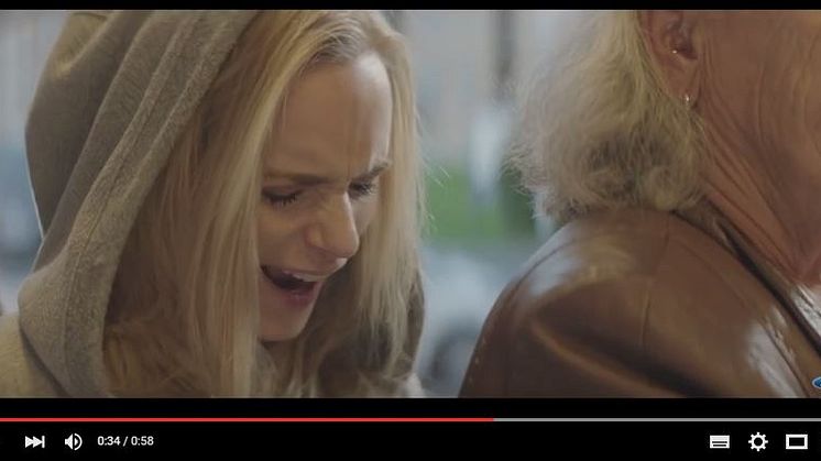 Laura Christensen sætter fokus på vores brug af sociale medier i ny viral film for Ford.