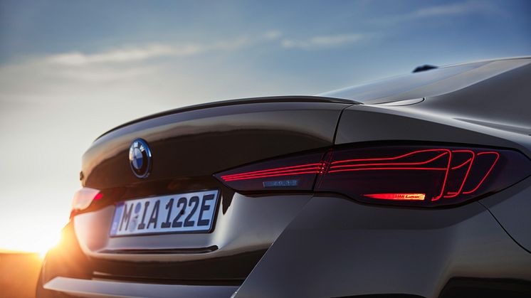 P90546607_lowRes_the-new-bmw-i4-e-dri.jpg