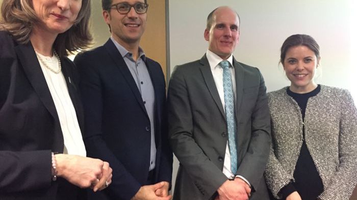 Fachkundige Informationen zur Gründung von MVZ: Sybille Schultebraucks, Michael Frehse, Dr. Tobias Scholl-Eickmann und Lisa Gausepohl (v.l.). Foto: apoBank