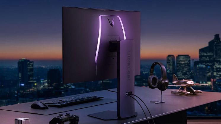 ultragear-32gs95uv-b-ambient-back.jpg