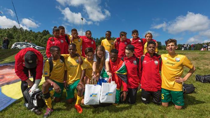 The Rainbow Team  sponsrades med goodiebags av NTEX under Gothia Cup.