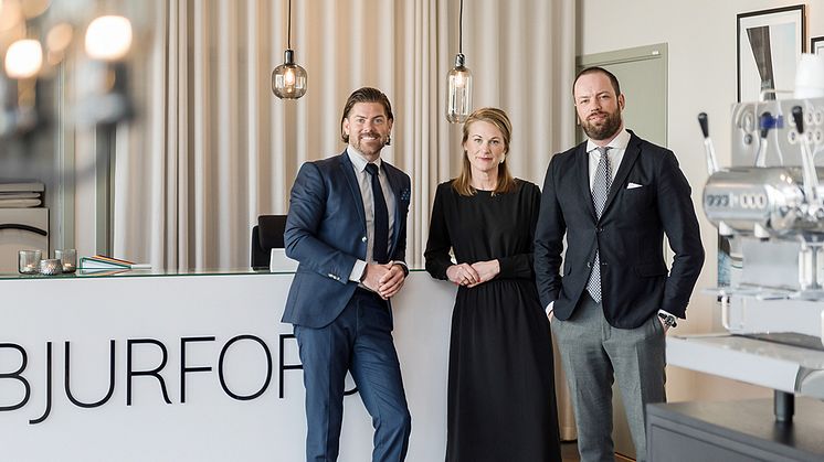 Caroline Stark tar ett steg upp och blir ny försäljningschef för Bjurfors Skåne, tillsammans med Per Ekvall Jangvert (till vänster) och Fredrik Josefsson.