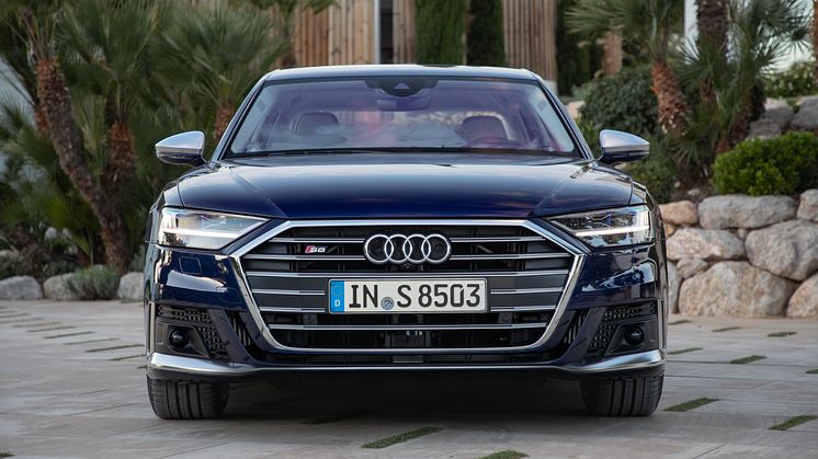 Audi S8 (Navarreblå metallak)