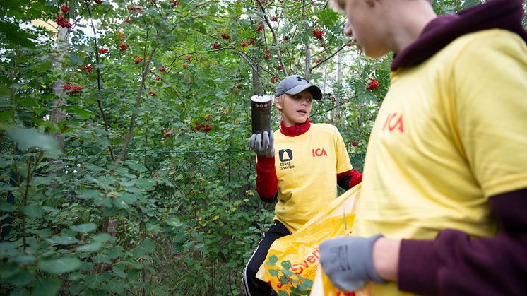 En sprayflaska mindre i naturen vid Enskede IK P08s insats i Klara, färdiga, städa! 2021.